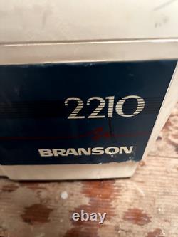 Branson 2210R-DTH Heating Ultrasonic Cleaner Water Bath 50/60HZ 120V 1.8 Amp
